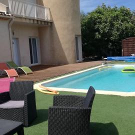 Appartement 45m2 climatisé 4 places indépendant dans villa avec piscine, Hotel in Hyères