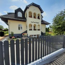 Négy Évszak Vendégház, hotel in Balatonboglár