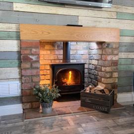 Den of Joy Humberston Fitties sleeps 6,hot tub,log burner, hotel in Cleethorpes
