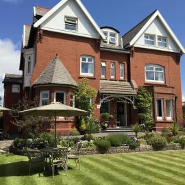 The Old School House - By Central Beach Leisure, hotel em Lytham St Annes