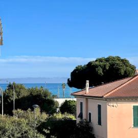 Vista Mare Apartment, hotel in Savona
