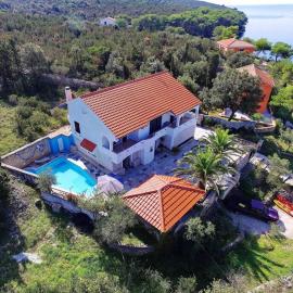 Villa Nikolina, hotel in Molat