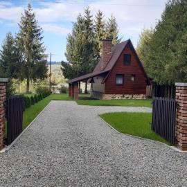 Domek letniskowy nad stawem Temeszów Bieszczady, hotelli kohteessa Temeszów