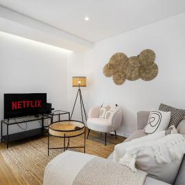 WHome Chic & Stylish Retreat in Estoril's Finest Location, ξενοδοχείο στο Εστορίλ