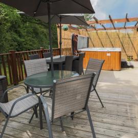 Conkers Lodge for 6 with Hot Tub & Secluded Decking - Spa Resort in Devon