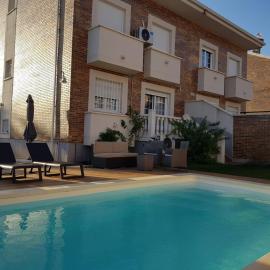 Chalet Villa Maria a 10 minutos de Puy du Fou, khách sạn ở Burguillos de Toledo