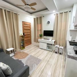 Sunrise Suite Condo Style Stay, hotel em Santo Cristo