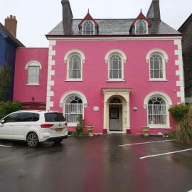 Llety Teifi Guest House: Cardigan şehrinde bir otel