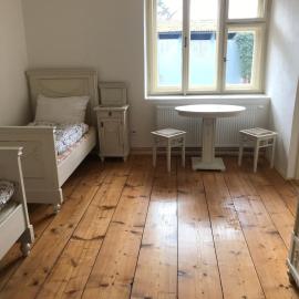 Dvůr bude, hotel a Osečany