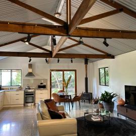 Studio@Mimburi. Eco-luxe studio and amazing views!, hotel din Booroobin