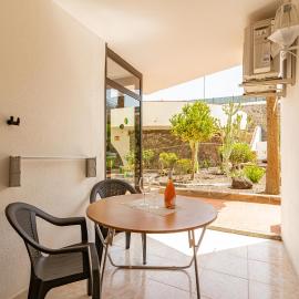 SeaBliss Beach of Dunes, Terrace and Pool!: San Bartolomé şehrinde bir otel