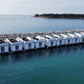The Sea Lodges Novigrad - Hausboot Floating Sea House, hotel u gradu Novigrad Istra