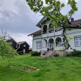 Historisk opphold på Børte gård – hotel w mieście Lunde