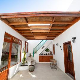 Casa Carmen, מלון באריה