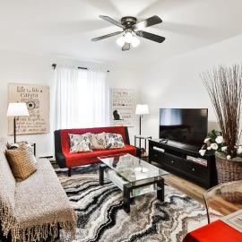 Comfortable 2-BEDROOM APARTMENT - Free and plentiful PARKING - 10 minutes to AIRPORT and 15 minutes to DOWNTOWN Montreal - Near Popular Waterfront Restaurants - located in Beautiful Lachine