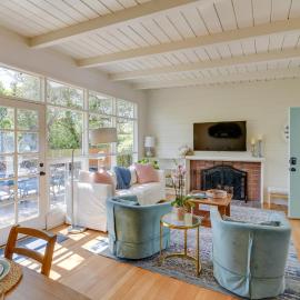 Vacation Rental Home ~ 1 Mi to Carmel Beach!、カーメルのホテル