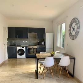 Appartement à 200m des plages.