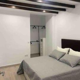 Planta baja moderna y nueva a estrenar en el centro ciudad 2 habitaciones y 2 baños, hotel in Elche