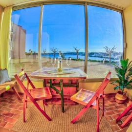 Splendide appartement GOLDEN HOUSE vue LAC et montagne, hotel u gradu Port-la-Nouvelle