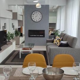 Bright Stylish Apartment Walk to Victoria Center