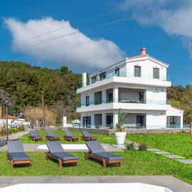 Mythos Luxury Villa-Skiathos, hotel v destinaci Troulos
