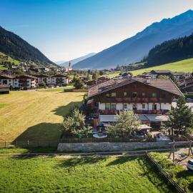 Hotel Brunnenhof, hotel din Neustift im Stubaital