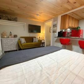 Cheerful Studio Close to Everything 12, hotel v destinácii Edgecomb
