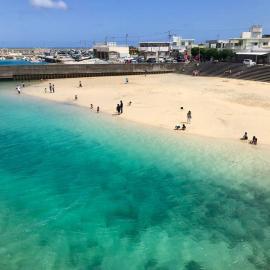 ZZOKIAI Premier Ou奥武壹号B棟 奥武岛上能看见海的新建一户建 走到海滩只有1分钟 walk to beach only 1 minute, hôtel à Nanjō