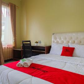 RedDoorz Syariah near Taman Rekreasi Kalianget Wonosobo, hotel a Kalianget