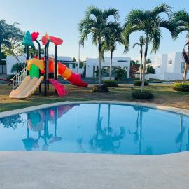 Enjoy a beautiful beach house in Panamá، فندق في ريو هاتو