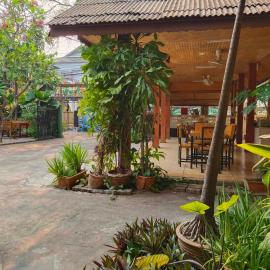 The Shire Guesthouse, hotel in Chiang Mai