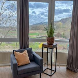 02 Modernes Apartment mit Balkon, Parkplatz und Smart Tv bis zu 10 Personen