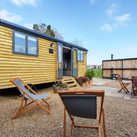 Whitstable Shepherds Hut minutes from the Harbour - Pass the Keys