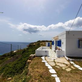 Pauvre Maison with sea View, hótel í Chrisopigi