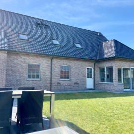 Vakantiewoning Scheewege met jacuzzi, Hotel in Wingene