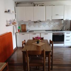 Appartamento Primo Sole، فندق في Primaluna