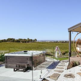 Miravino, winery stay with outdoor sauna and spa, hotel in McLaren Vale