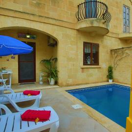 Farmhouse Renee, hotell sihtkohas Qala