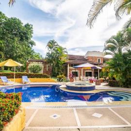 ANAPOIMA Villa Capri