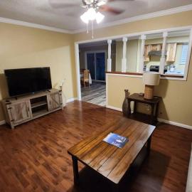s2. Lakeside house in Scottsboro