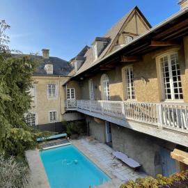 Viesnīca La Maison aux murs anciens et ses chambres pilsētā Tarbe