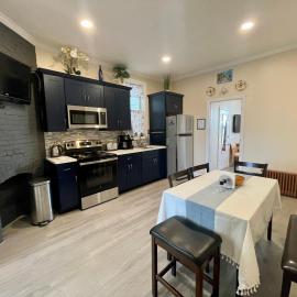 New York City Private Bedroom Near The Free Ferry Boat!, hotel in Stapleton