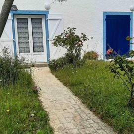 Maison confortable à 800m de la plage avec jardin - FR-1-418-145, hotel v destinaci Locmaria