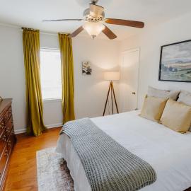 Centrally Located 2BR Overton Square Unit 2 Fast WiFi Free Parking Yes Pets, hotel in Memphis