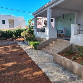 Apartments Antica, hotell i Basina