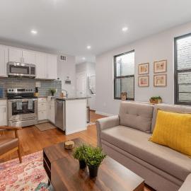 Cincinnati में, होटल OTR off Vine St, Lux Queen Bed, Wifi, Smart TV, Sleeps 3ppl, 3rd Fl