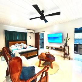 Le Port Guest House, Hotel in Baie Sainte Anne