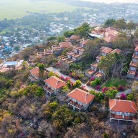 Victoria Nui Sam Lodge, מלון בצ'או דוק