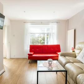 Stevenage Contractors x8 New 3 bedroom House Free Wifi, Parking, Towels all inclusive & Large Garden, hotel in Stevenage