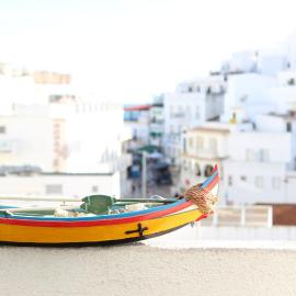 Rich & Poor Hostel Albufeira, хотел в Албуфейра
